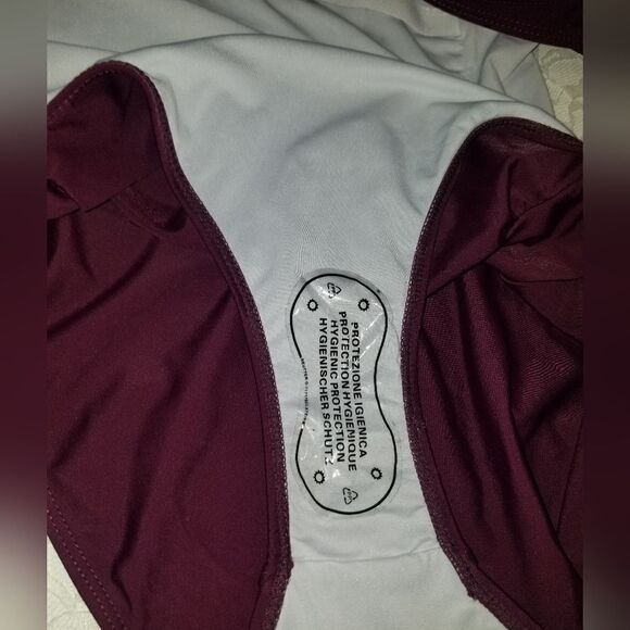 Swim suit med new no tags - Picture 6 of 7